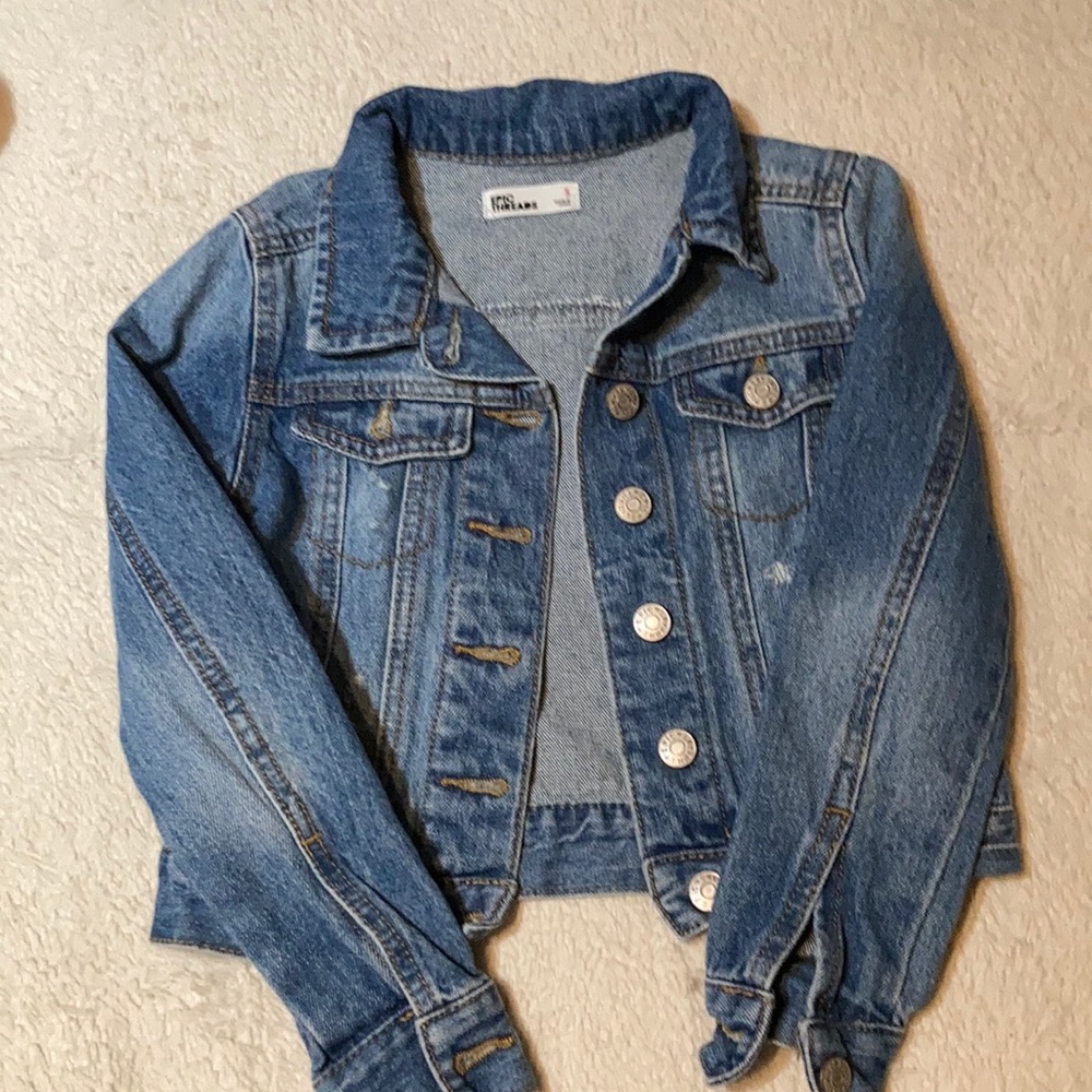 I am selling a denim Jean jacket